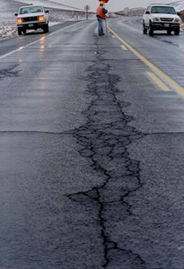 FATIGUE CRACKS IN BITUMINOUS PAVEMENT